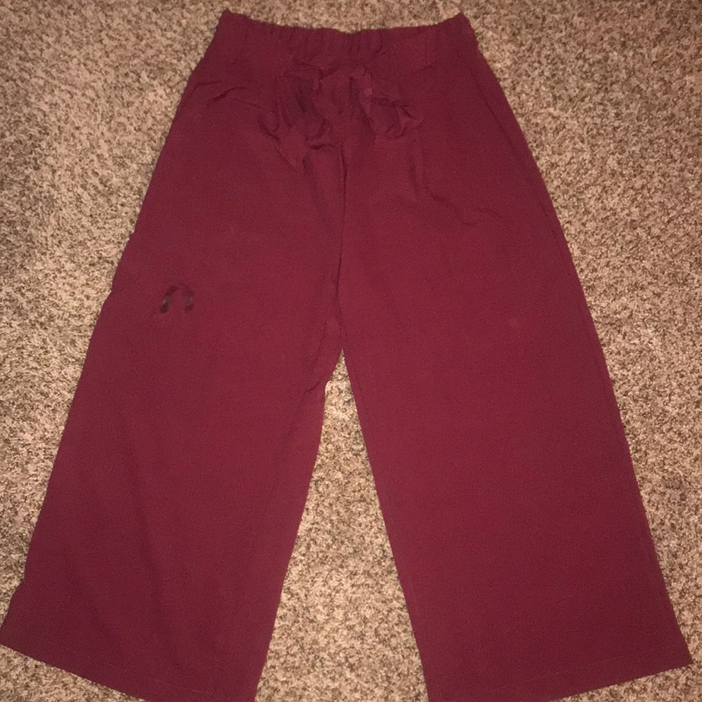 Maroon cropped pants